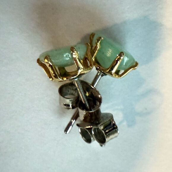 WOMEN’S GREEN GEMSTONE STUD EARRINGS – SILVER & GOLD MIXED METAL - Picture 6 of 17